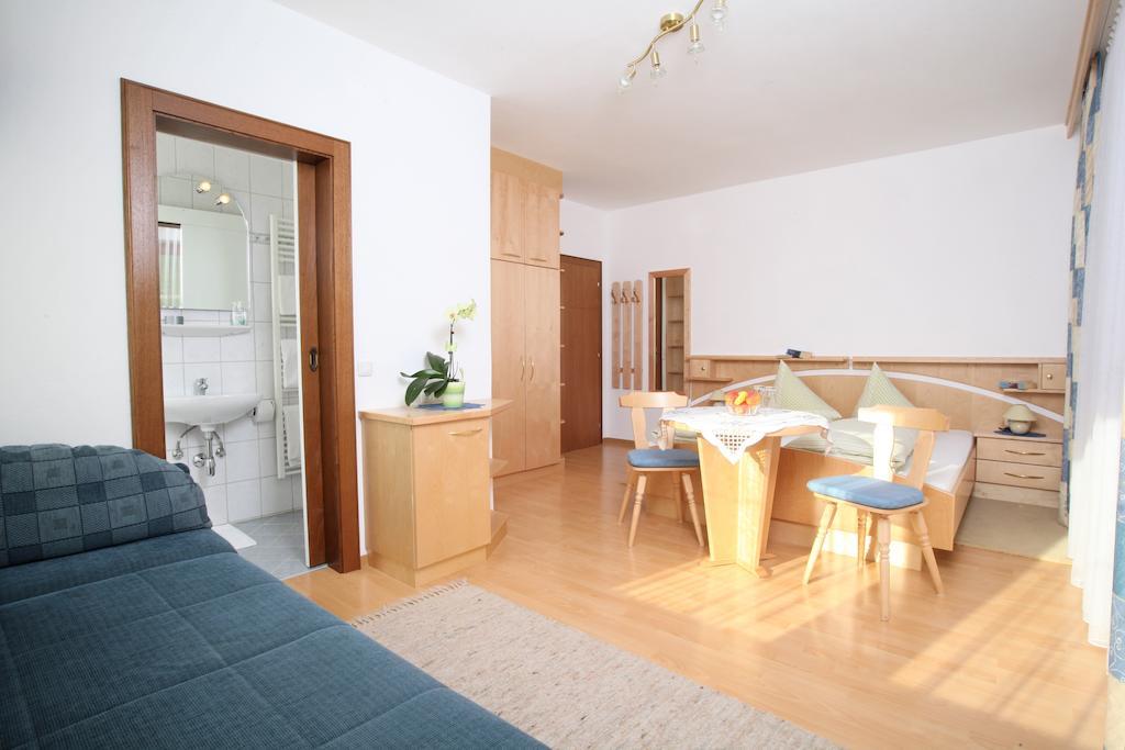 Hotel Garni Haus Anita Liesing Habitación foto